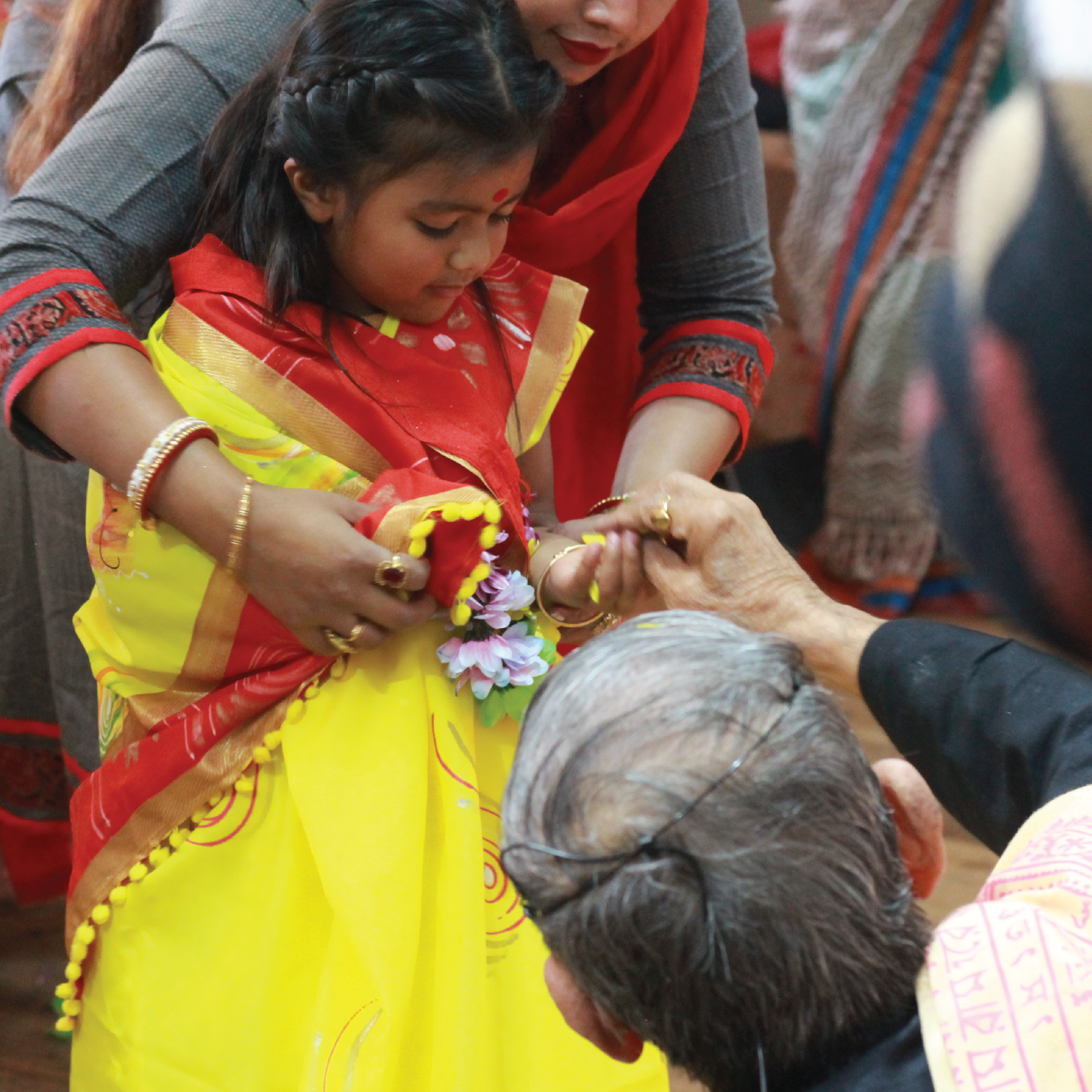moment dhaak crowd